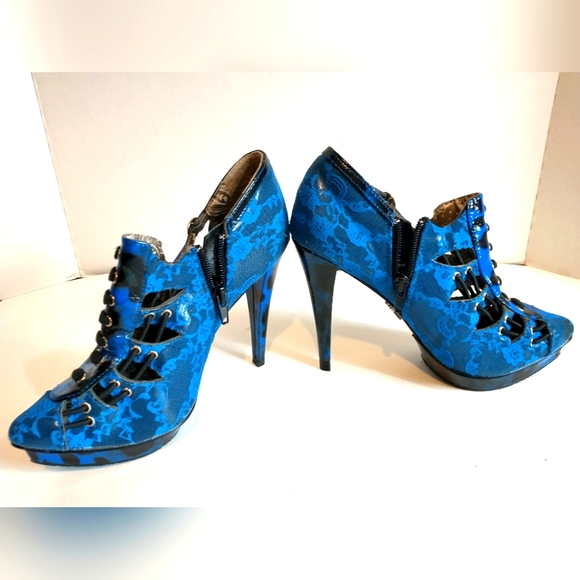 Beautiful Blue and Black Dollhouse Stilletos Size 6.5 - Picture 7 of 11